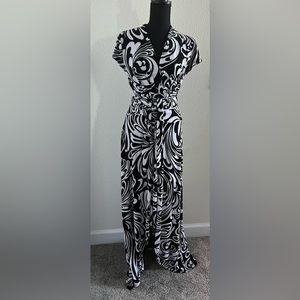 Michael Kors long dress black and white size 4 fits size 6